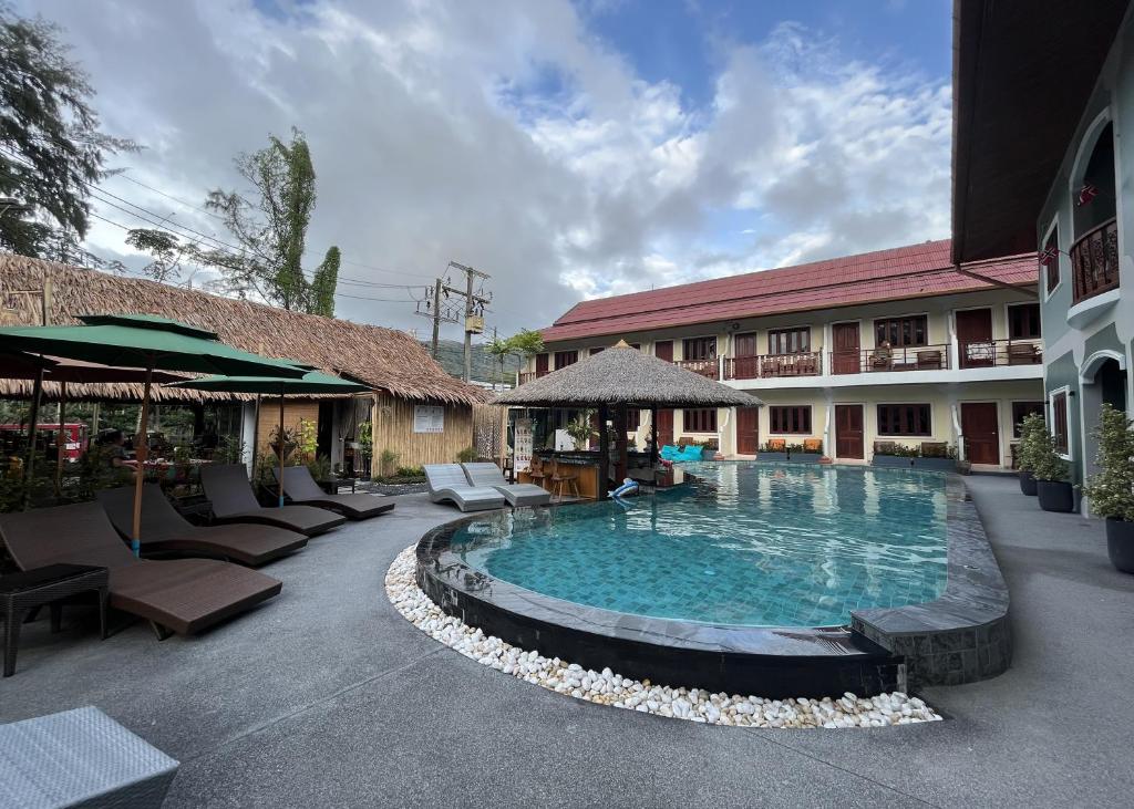 Ginis Beach Resort – Phuket